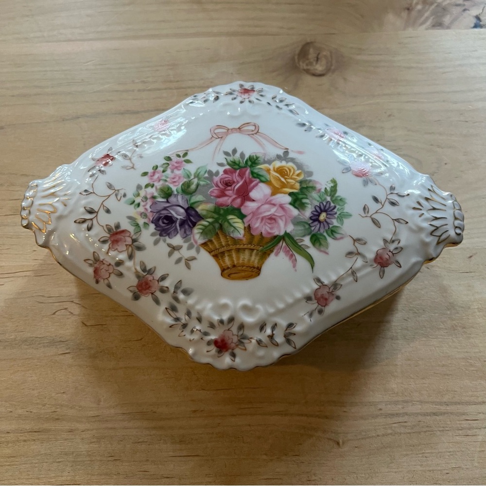 Vintage Lipper and Mann Bristol Garden diamond shaped trinket box roses basket